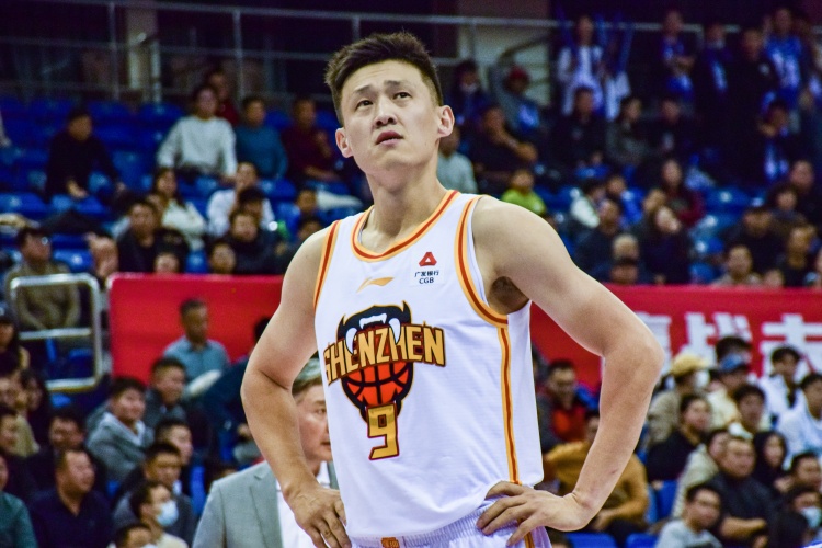 教練教你打籃球！周鵬13中10砍24分&生涯總得分升歷史第十三！